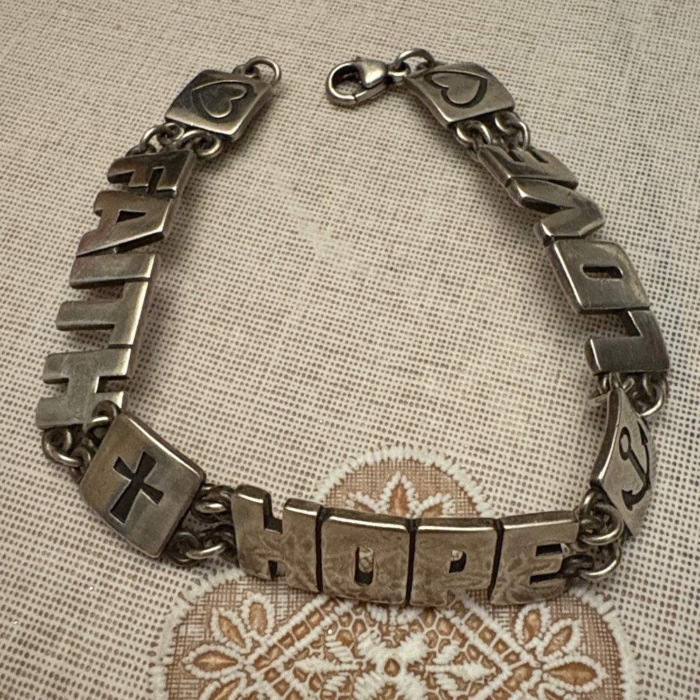JAMES AVERY RETIRED & RARE
FAITH HOPE LOVE ANCHOR CROSS TWO HEARTS BRACELET 🩷